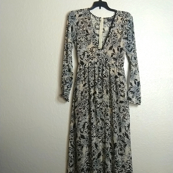 NWT for love and lemons gracie v neck maxi dress sz S - Picture 2 of 10